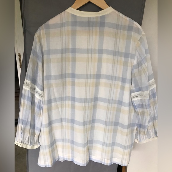 St. John blouse. Excellent condition. Size 16. - Picture 2 of 5